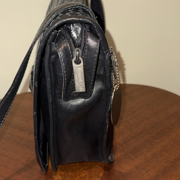 Kenneth Cole   Crossbody bag woven front leather Black /Silvertone back zip pock - Picture 7 of 17